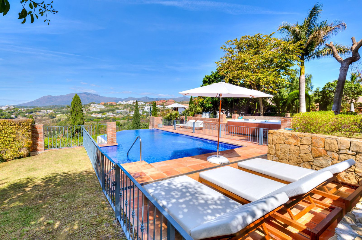 6 Bed Townhouse for sale in Benahavís Costa Del Sol, Málaga, Spain