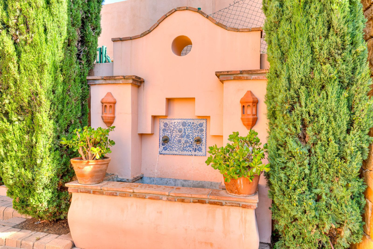 6 Bed Townhouse for sale in Benahavís Costa Del Sol, Málaga, Spain