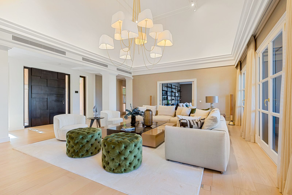 6 Bed Townhouse for sale in Benahavís Costa Del Sol, Málaga, Spain