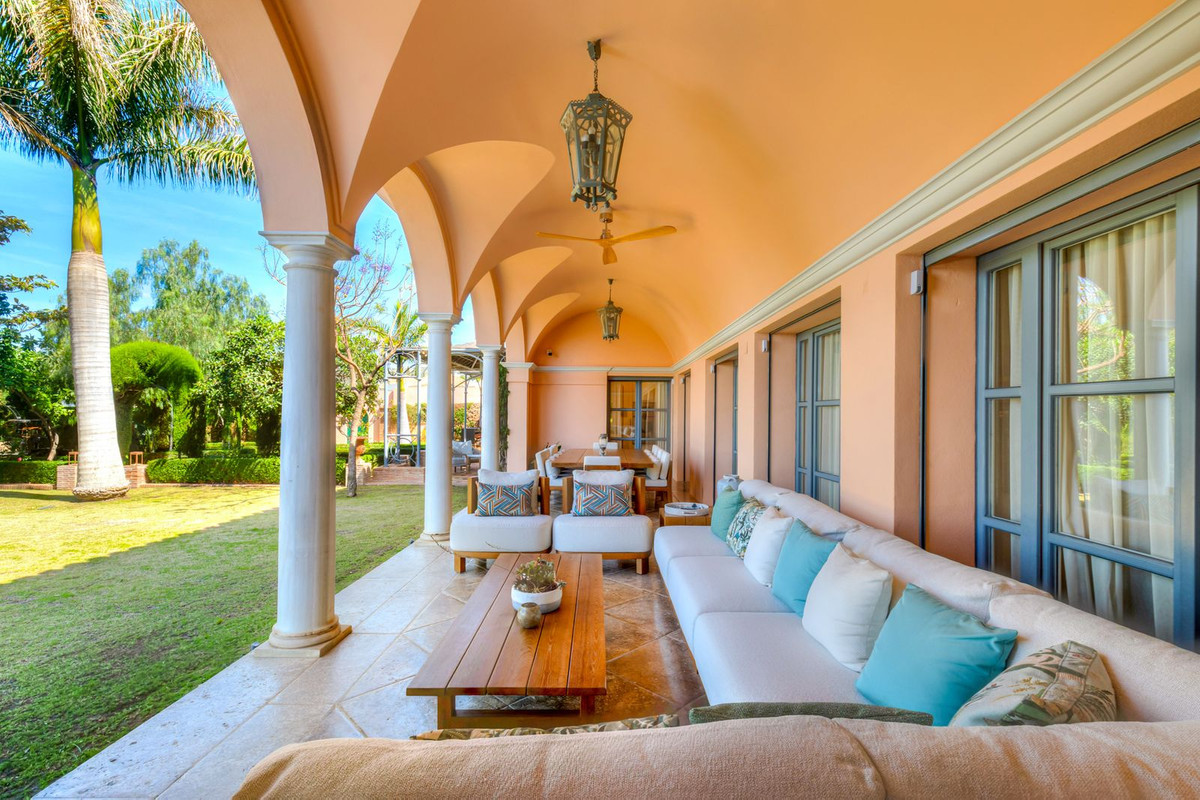 6 Bed Townhouse for sale in Benahavís Costa Del Sol, Málaga, Spain