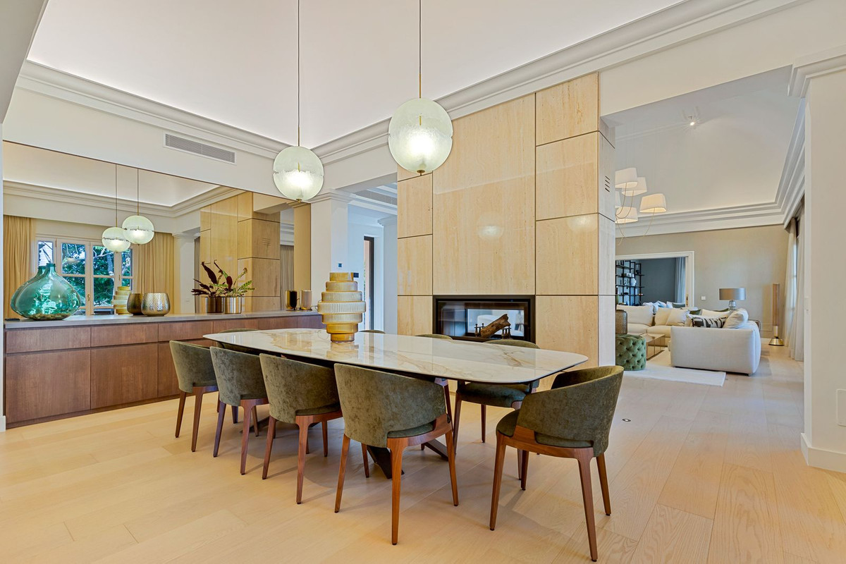 6 Bed Townhouse for sale in Benahavís Costa Del Sol, Málaga, Spain