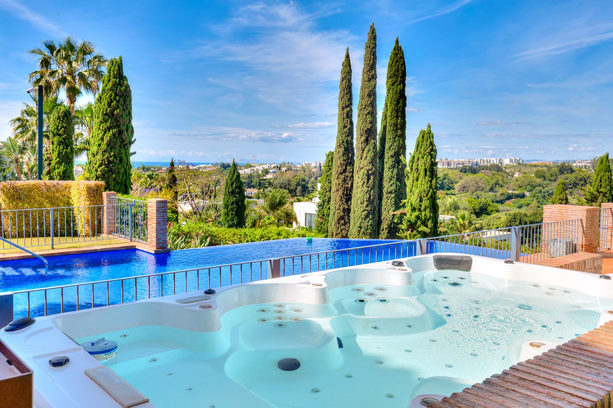 6 Bed Townhouse for sale in Benahavís Costa Del Sol, Málaga, Spain