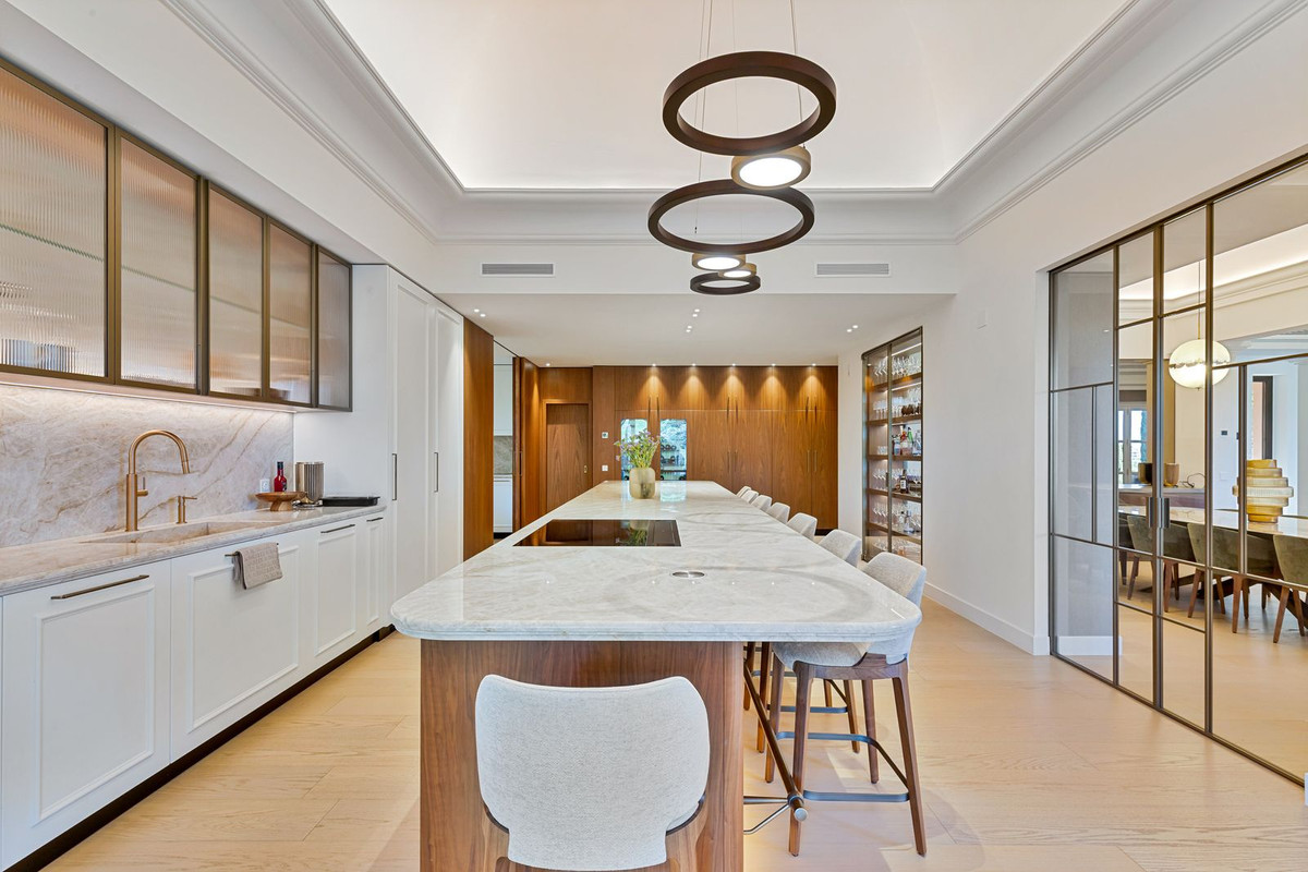 6 Bed Townhouse for sale in Benahavís Costa Del Sol, Málaga, Spain