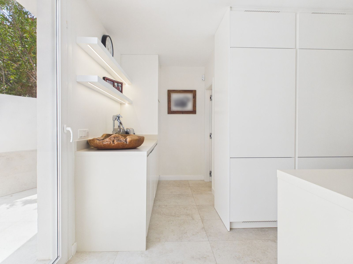 4 Bed Townhouse for sale in Istán Costa Del Sol, Málaga, Spain