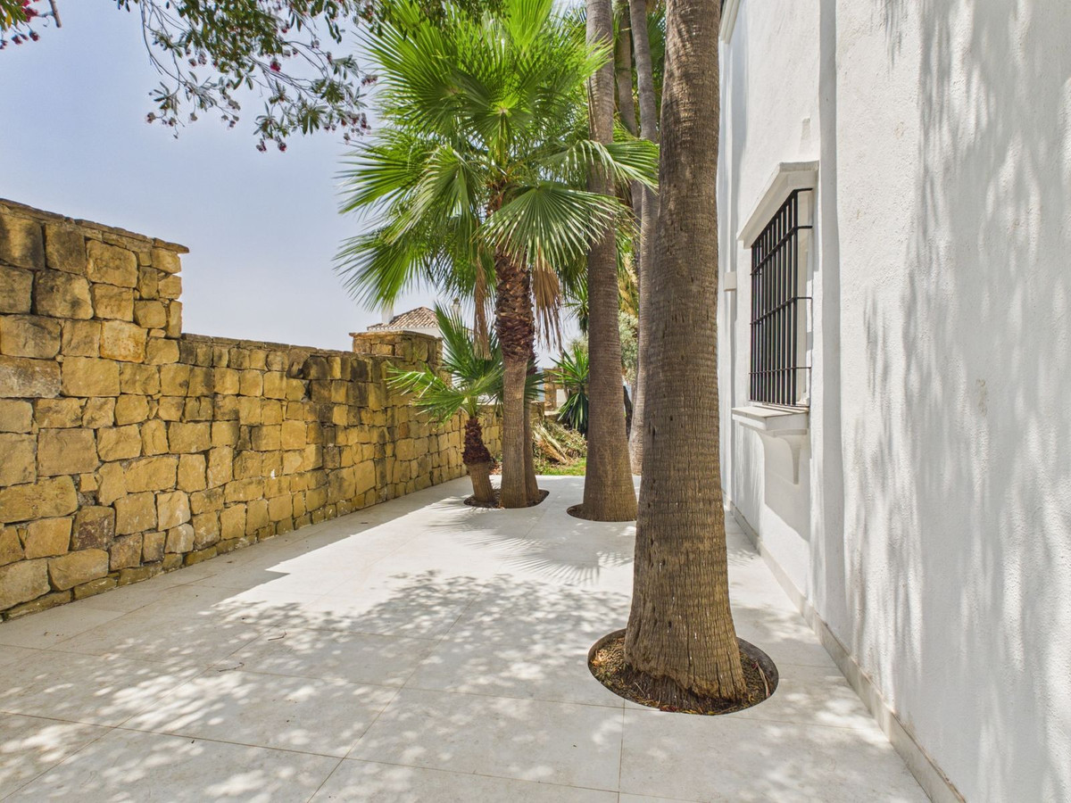 4 Bed Townhouse for sale in Istán Costa Del Sol, Málaga, Spain