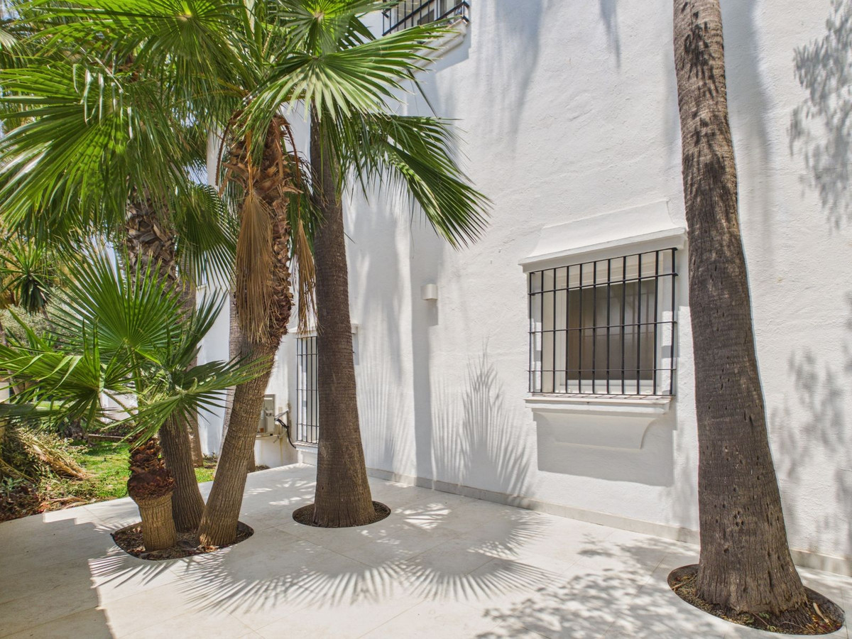 4 Bed Townhouse for sale in Istán Costa Del Sol, Málaga, Spain