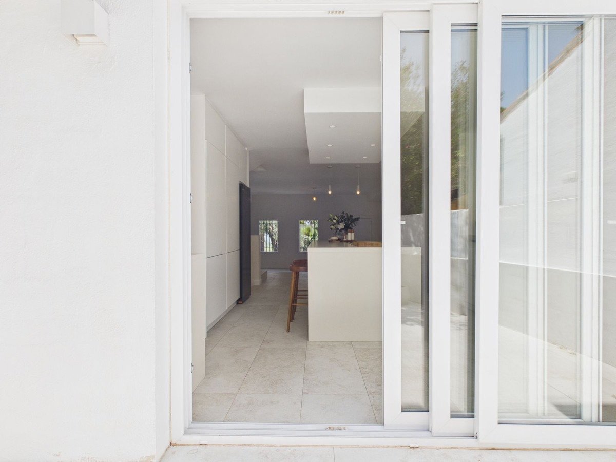4 Bed Townhouse for sale in Istán Costa Del Sol, Málaga, Spain
