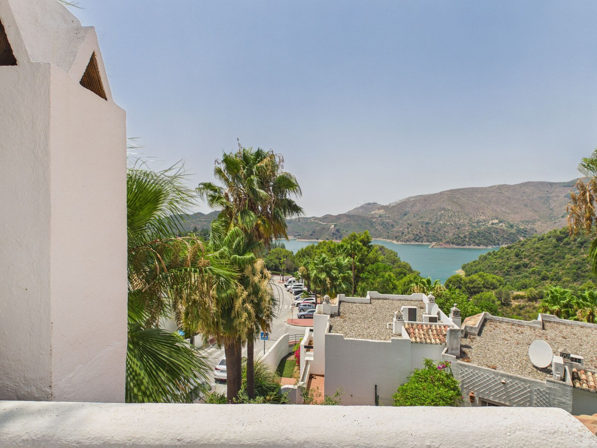 4 Bed Townhouse for sale in Istán Costa Del Sol, Málaga, Spain
