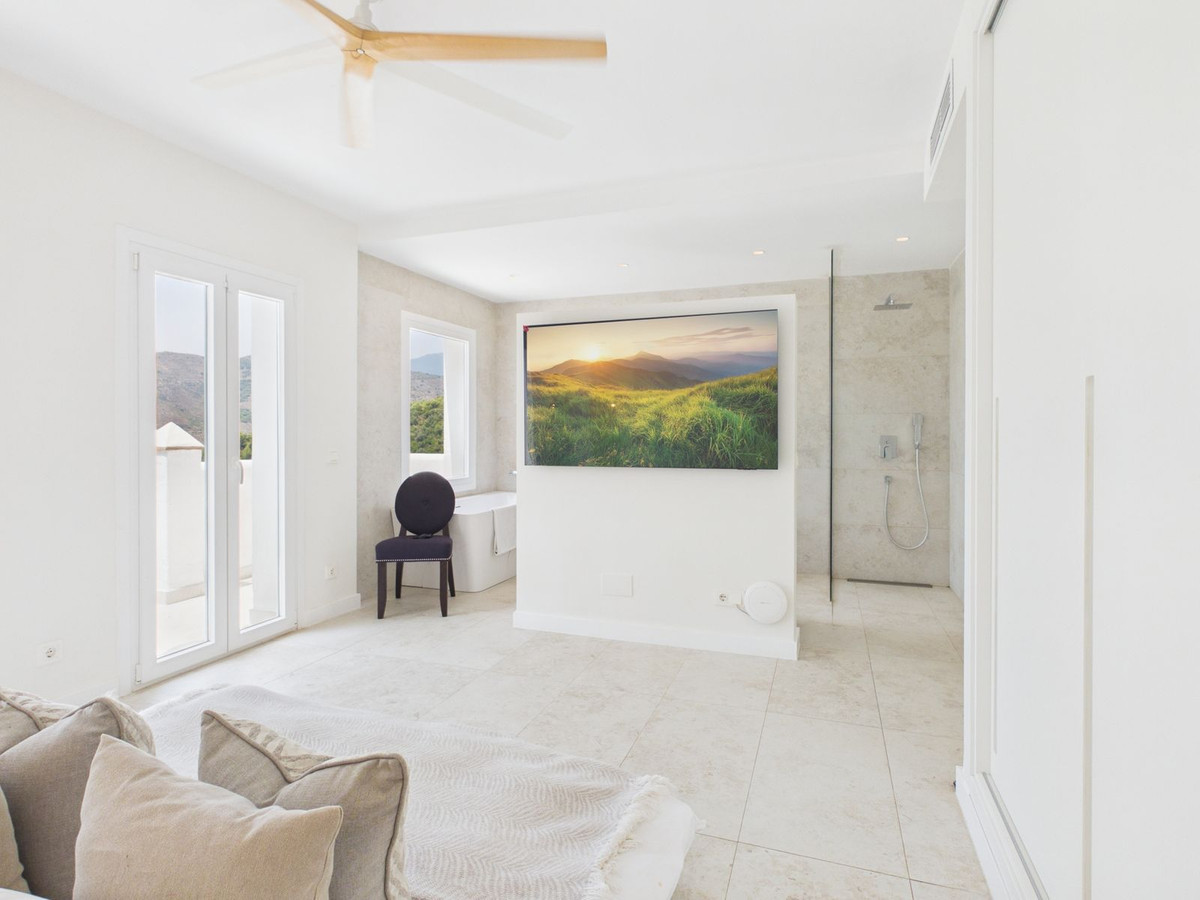 4 Bed Townhouse for sale in Istán Costa Del Sol, Málaga, Spain
