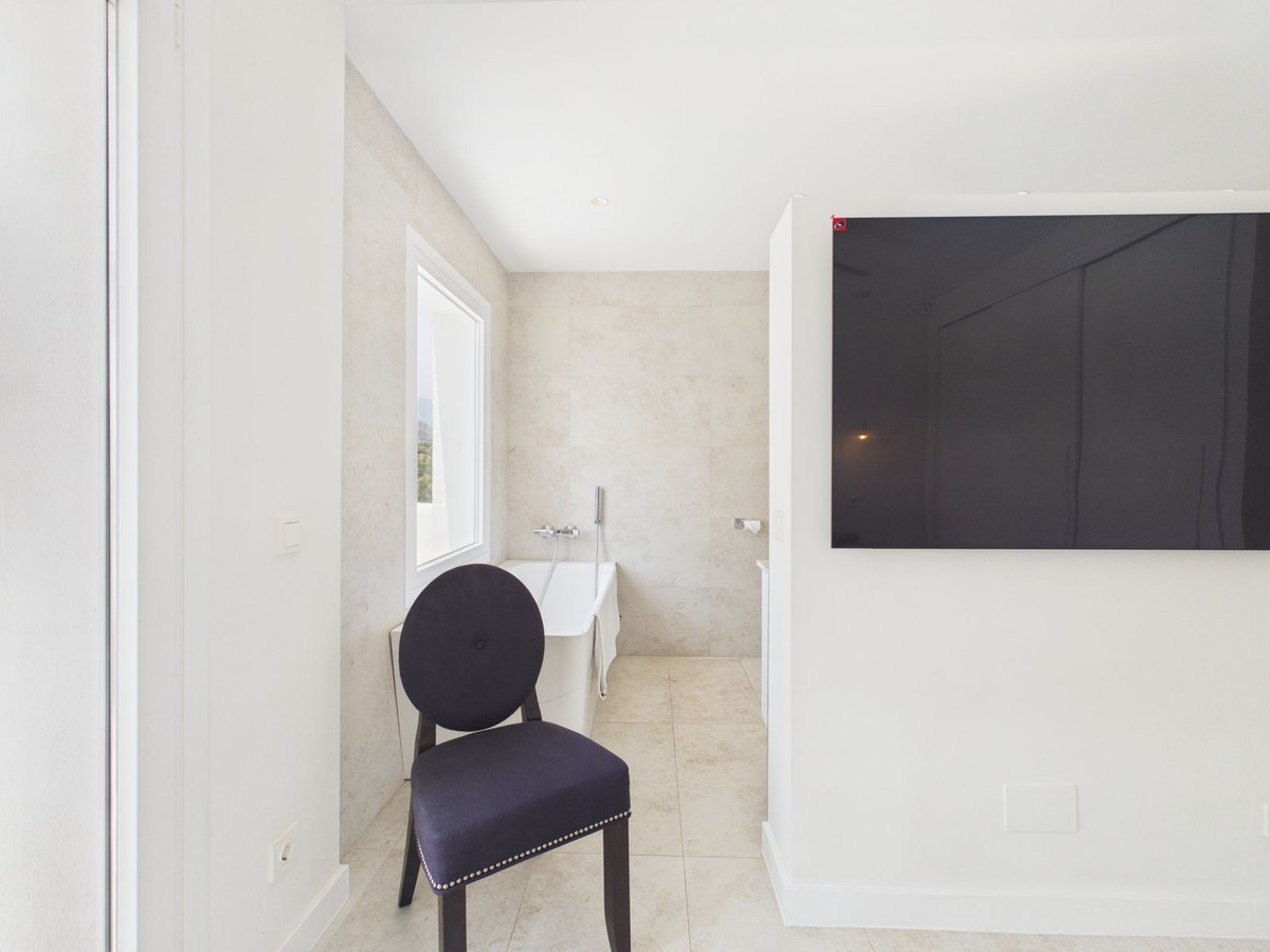 4 Bed Townhouse for sale in Istán Costa Del Sol, Málaga, Spain