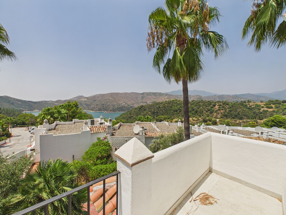 4 Bed Townhouse for sale in Istán Costa Del Sol, Málaga, Spain