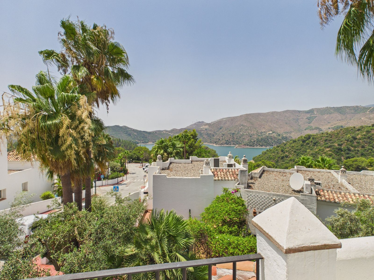 4 Bed Townhouse for sale in Istán Costa Del Sol, Málaga, Spain