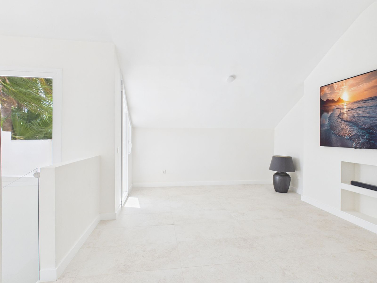 4 Bed Townhouse for sale in Istán Costa Del Sol, Málaga, Spain