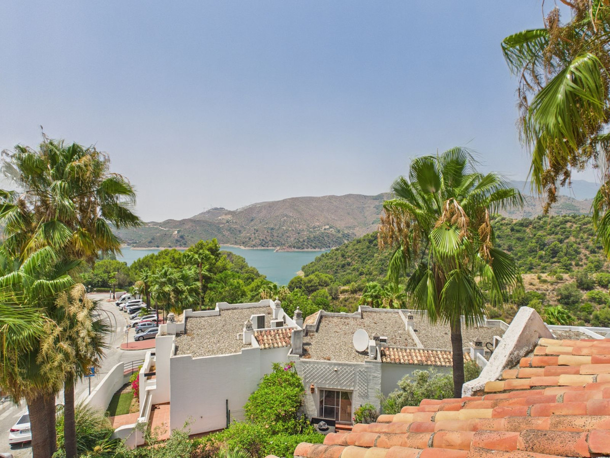 4 Bed Townhouse for sale in Istán Costa Del Sol, Málaga, Spain