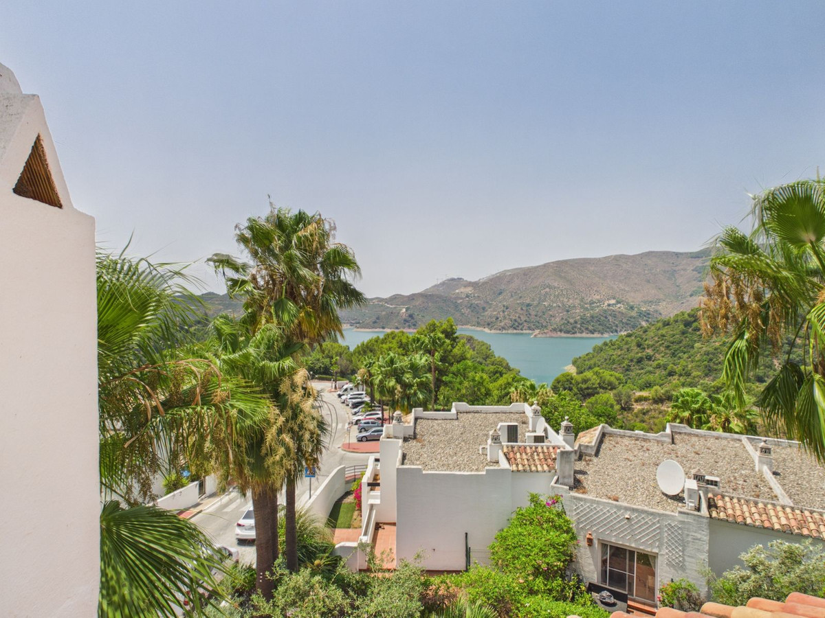 4 Bed Townhouse for sale in Istán Costa Del Sol, Málaga, Spain