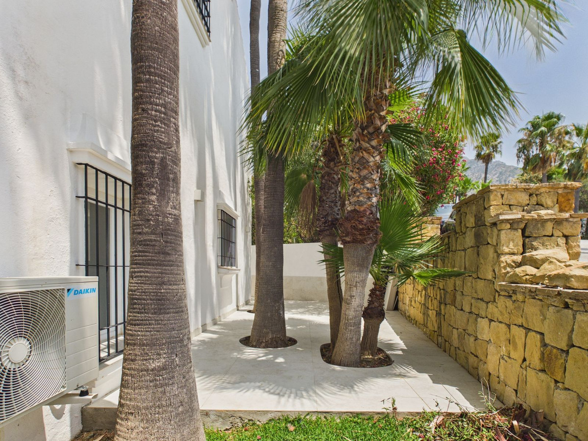 4 Bed Townhouse for sale in Istán Costa Del Sol, Málaga, Spain