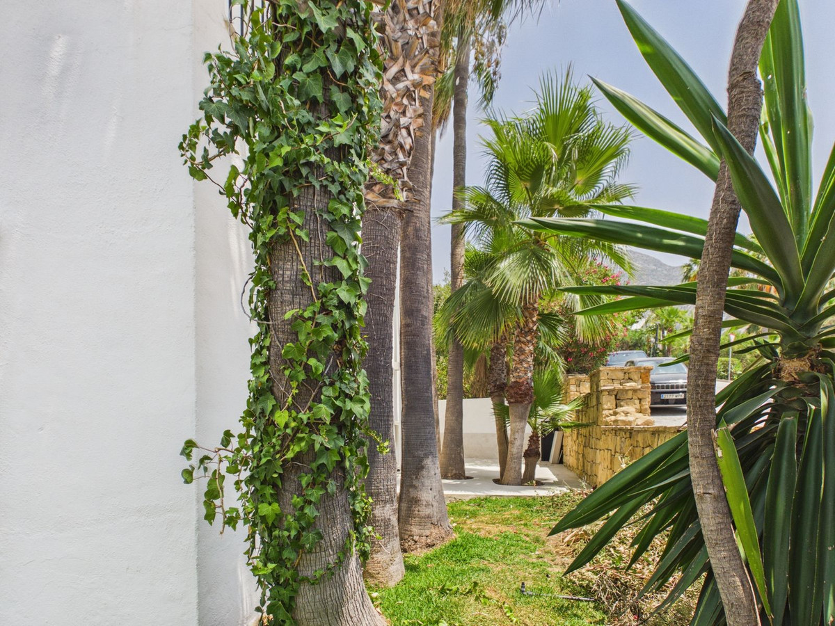 4 Bed Townhouse for sale in Istán Costa Del Sol, Málaga, Spain