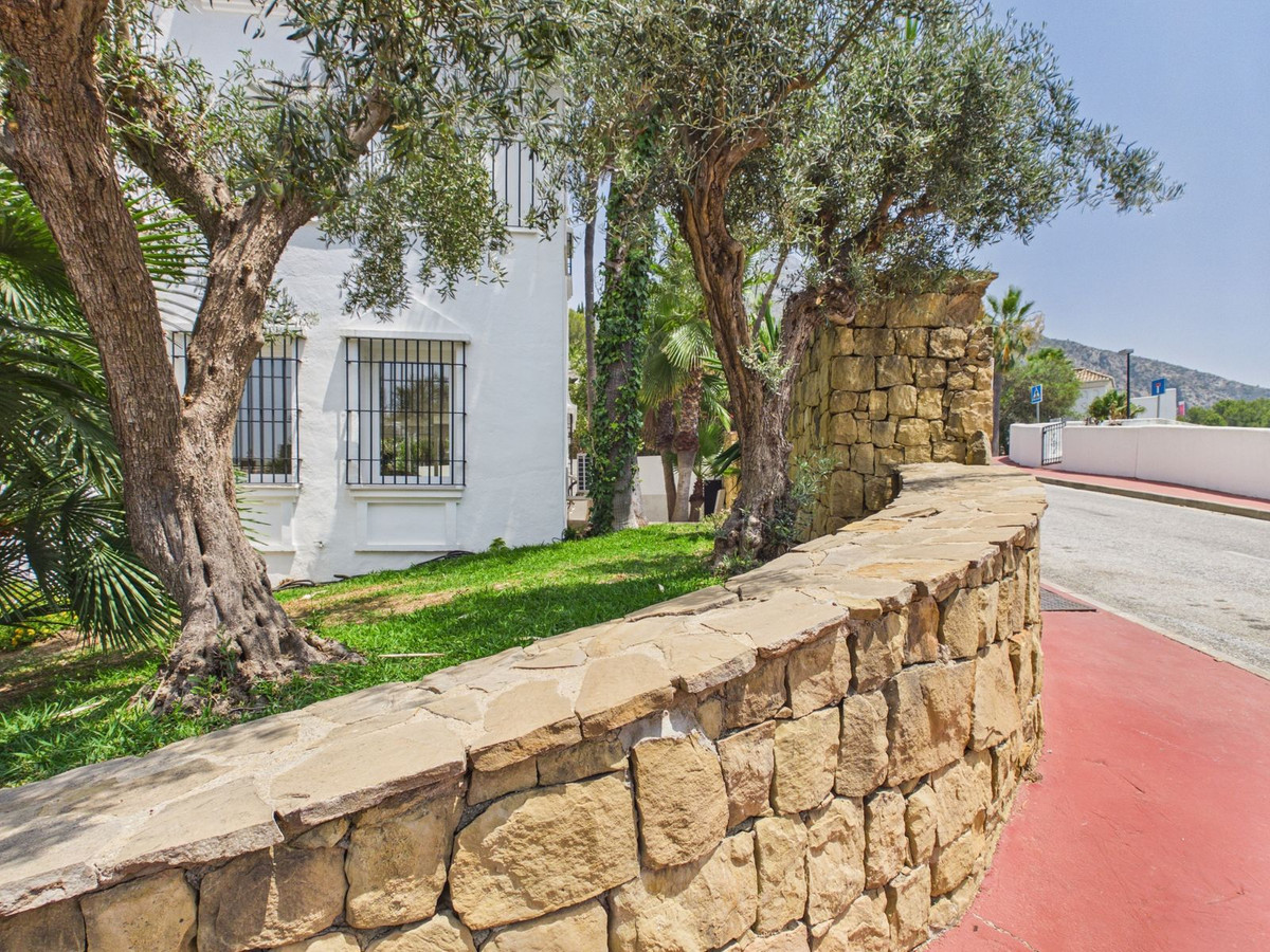 4 Bed Townhouse for sale in Istán Costa Del Sol, Málaga, Spain