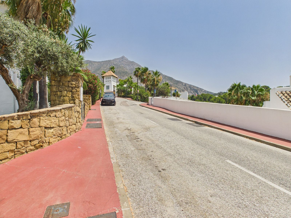 4 Bed Townhouse for sale in Istán Costa Del Sol, Málaga, Spain