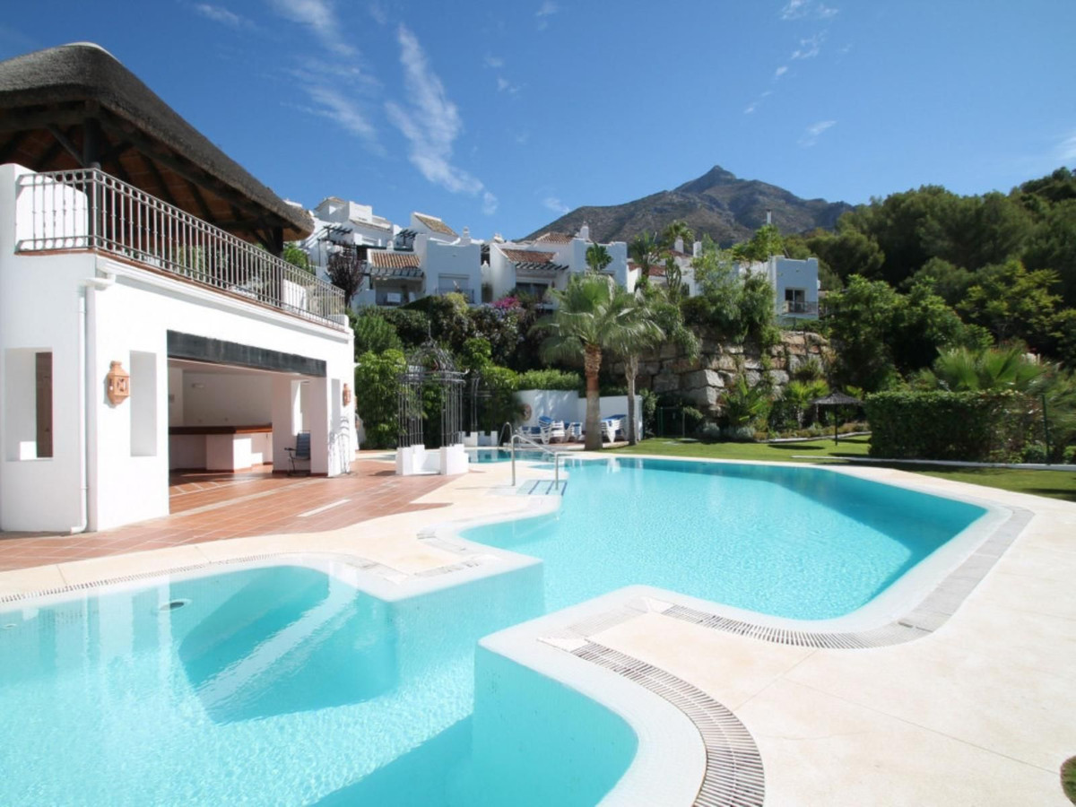 4 Bed Townhouse for sale in Istán Costa Del Sol, Málaga, Spain