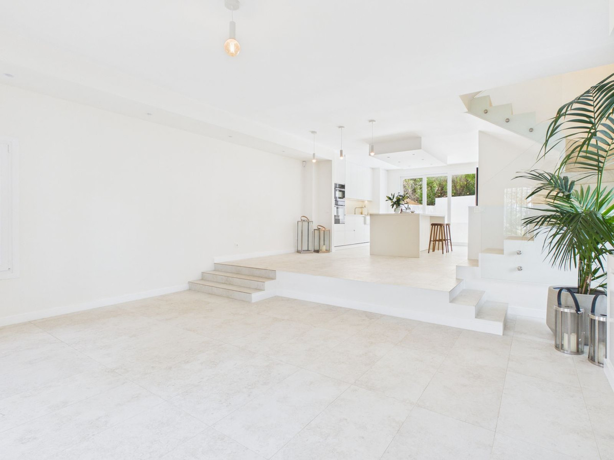 4 Bed Townhouse for sale in Istán Costa Del Sol, Málaga, Spain