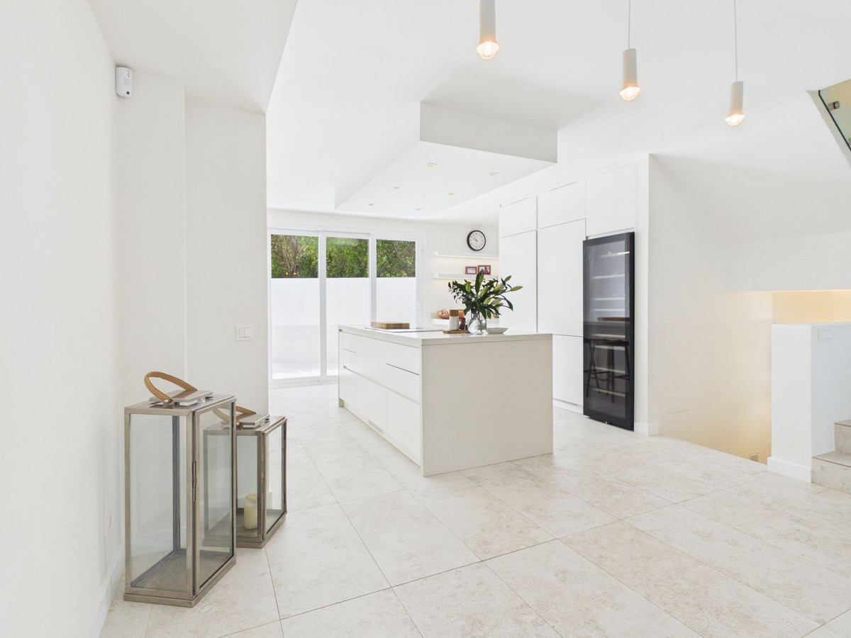 4 Bed Townhouse for sale in Istán Costa Del Sol, Málaga, Spain