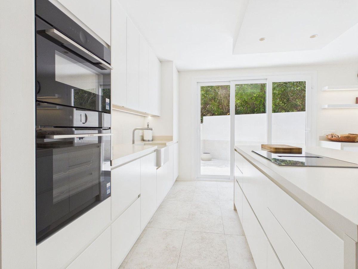 4 Bed Townhouse for sale in Istán Costa Del Sol, Málaga, Spain