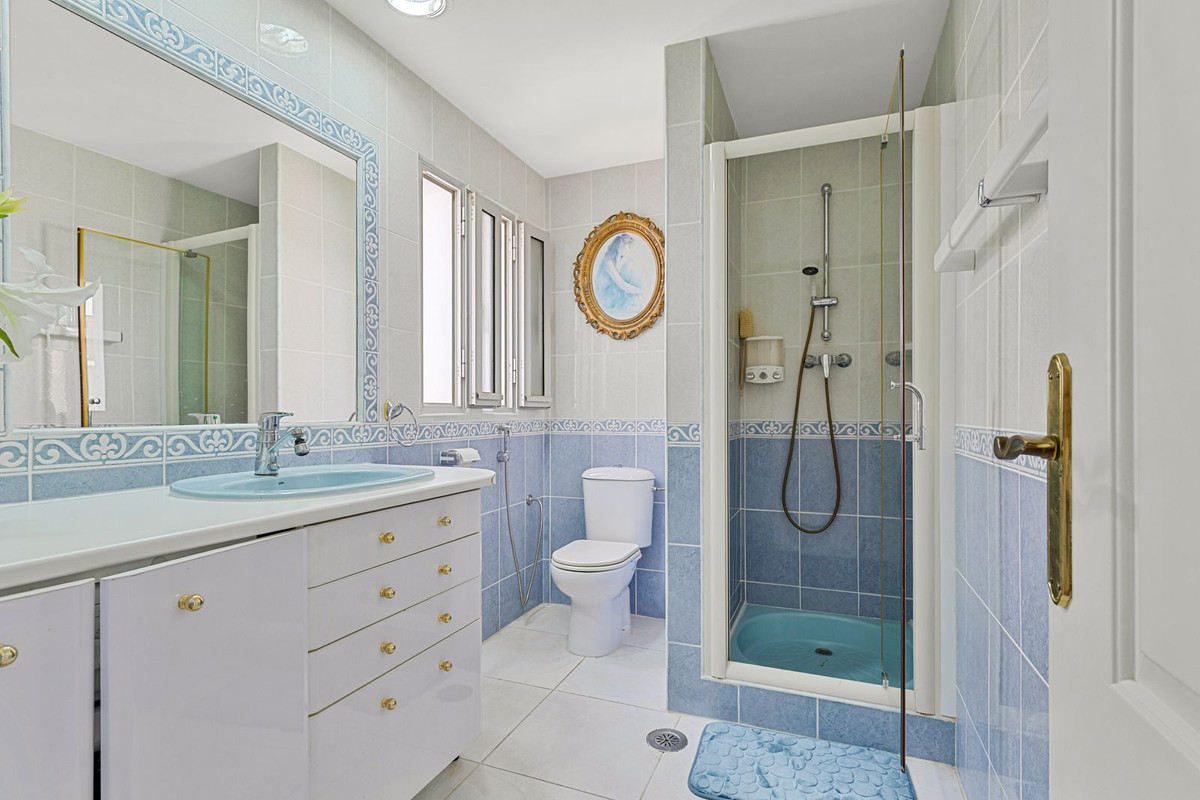 3 Bed Townhouse for sale in Los Pacos Costa Del Sol, Málaga, Spain
