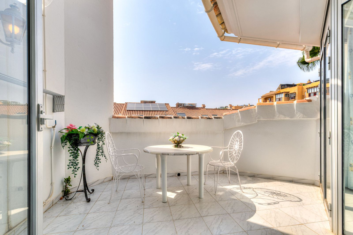 3 Bed Townhouse for sale in Los Pacos Costa Del Sol, Málaga, Spain