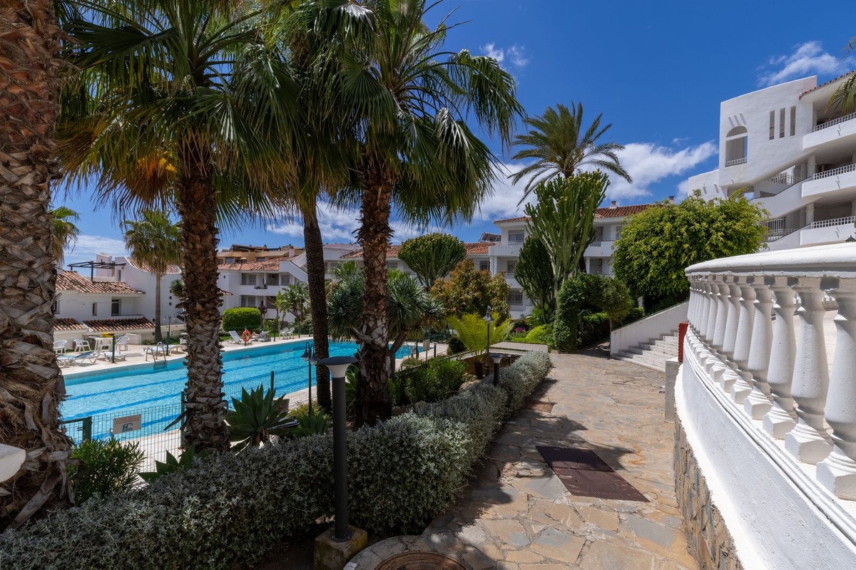 3 Bed Townhouse for sale in Los Pacos Costa Del Sol, Málaga, Spain