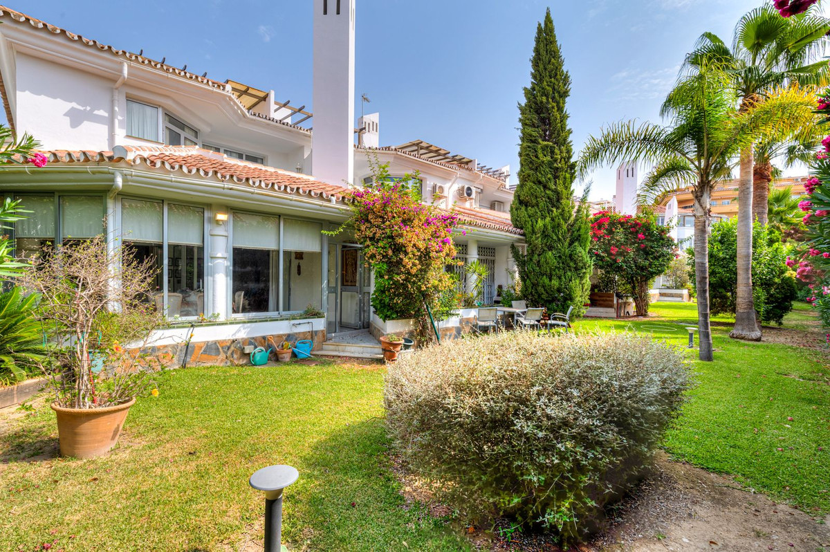 3 Bed Townhouse for sale in Los Pacos Costa Del Sol, Málaga, Spain