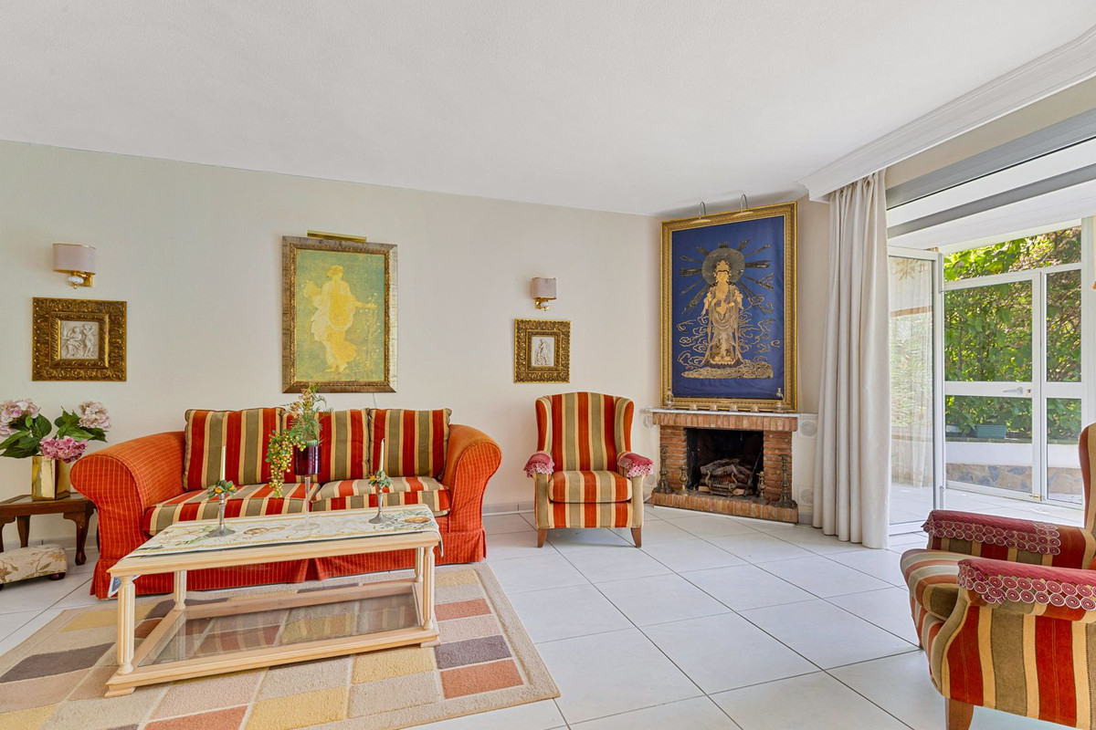 3 Bed Townhouse for sale in Los Pacos Costa Del Sol, Málaga, Spain