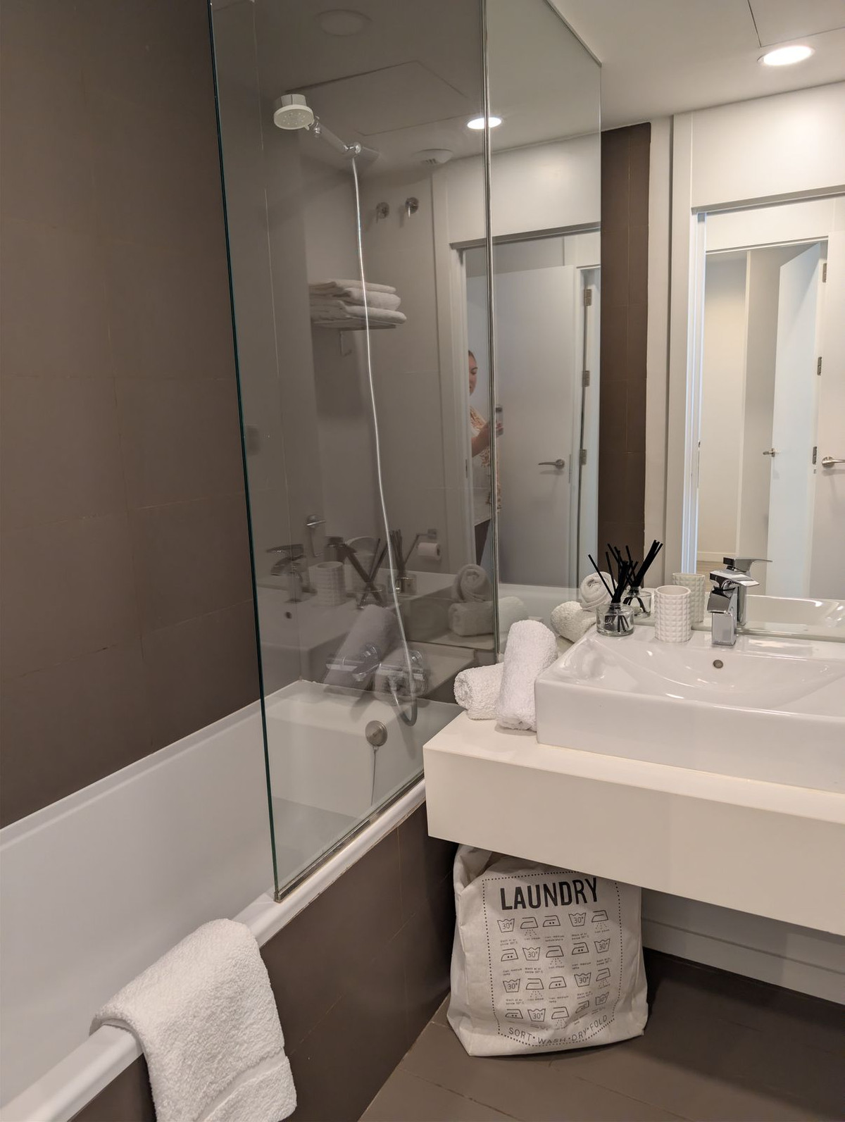 3 Bed Apartment for sale in Estepona Costa Del Sol, Málaga, Spain