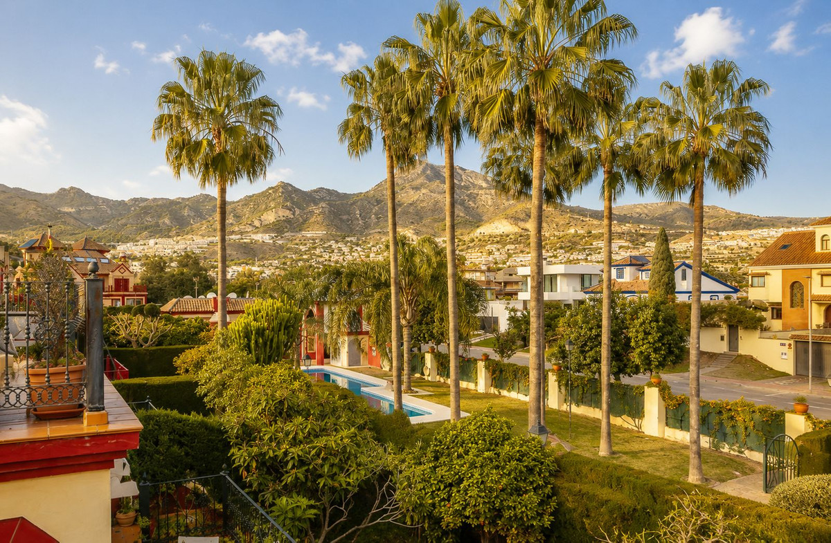 5 Bed Townhouse for sale in Torrequebrada Costa Del Sol, Málaga, Spain