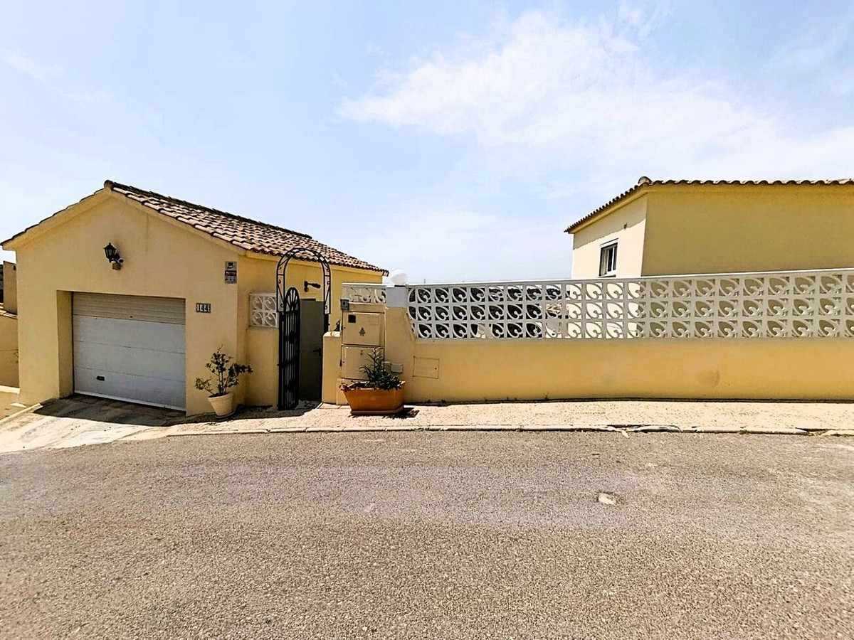 Se vende Villa - Chalet de 4 dormitorios en Costa Blanca, Alicante, España