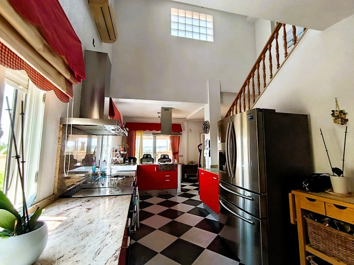 Se vende Villa - Chalet de 4 dormitorios en Costa Blanca, Alicante, España