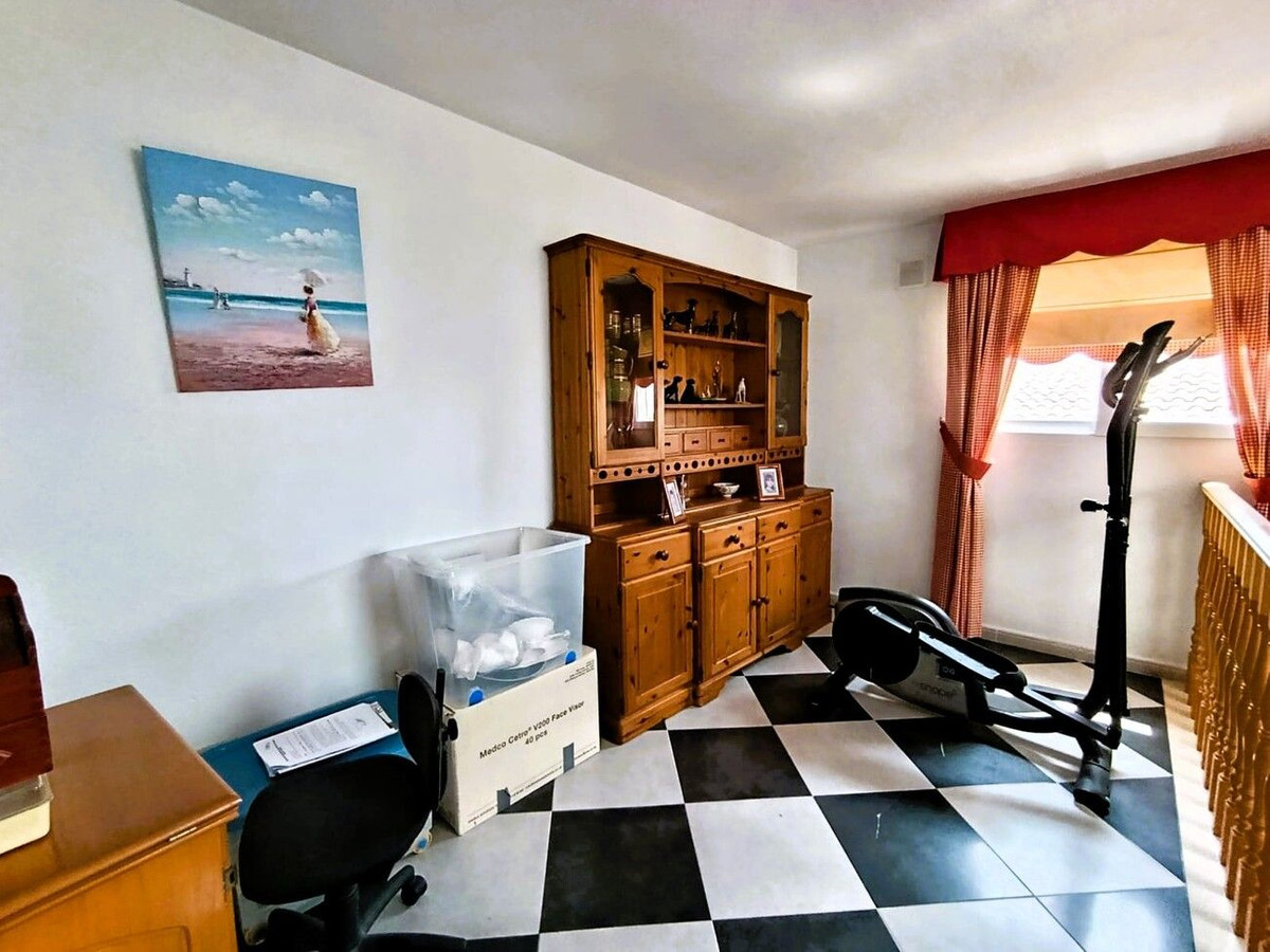 Se vende Villa - Chalet de 4 dormitorios en Costa Blanca, Alicante, España