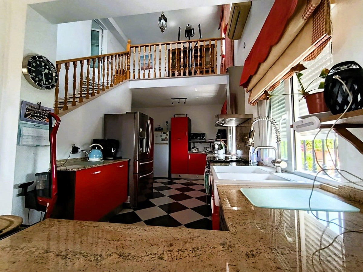 Se vende Villa - Chalet de 4 dormitorios en Costa Blanca, Alicante, España