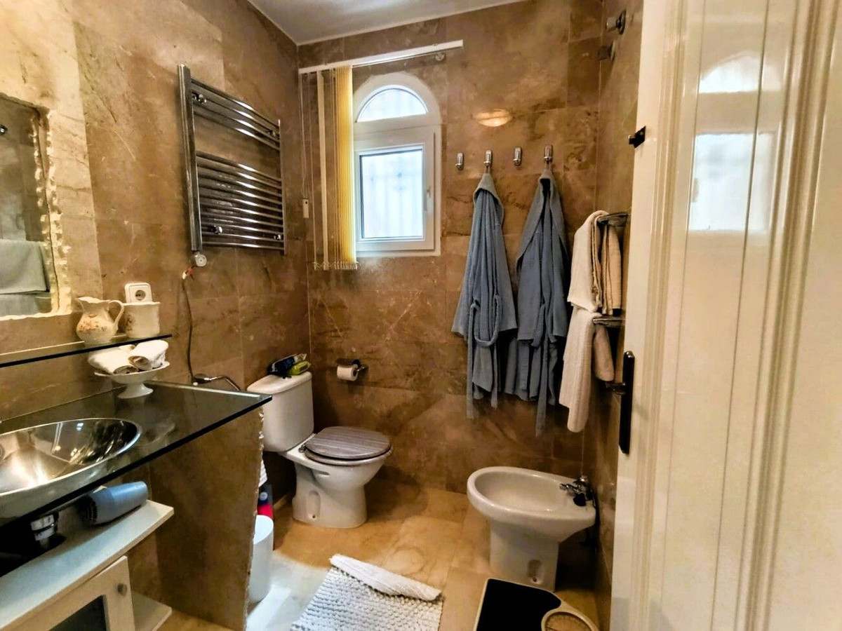 Se vende Villa - Chalet de 4 dormitorios en Costa Blanca, Alicante, España