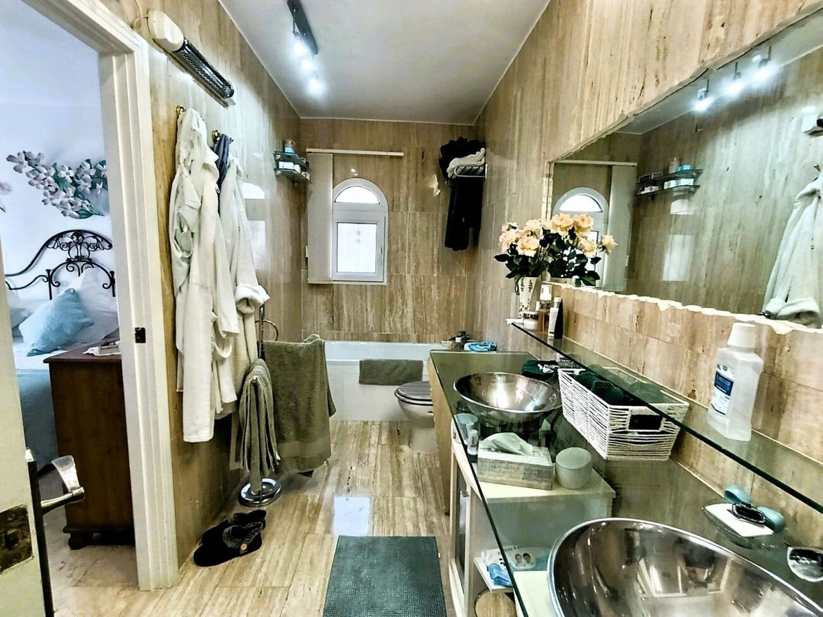 Se vende Villa - Chalet de 4 dormitorios en Costa Blanca, Alicante, España