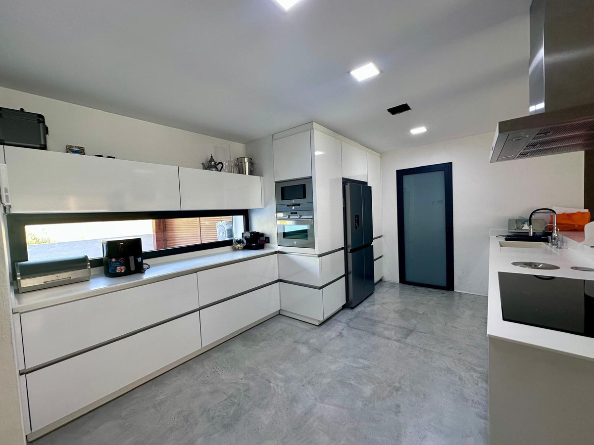 3 Bed Townhouse for sale in Nueva Andalucía Costa Del Sol, Málaga, Spain
