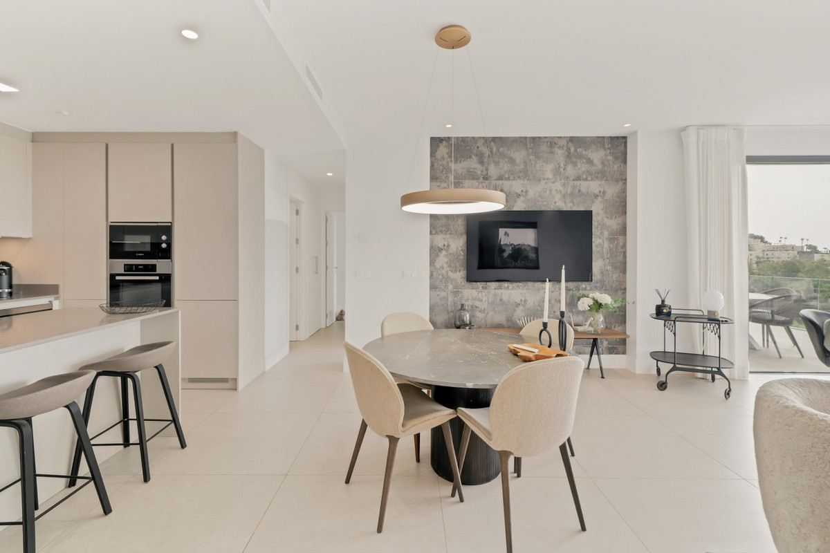 2 Bed Apartment for sale in La Quinta Costa Del Sol, Málaga, Spain