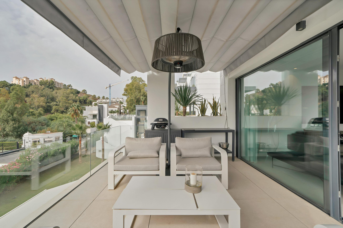 2 Bed Apartment for sale in La Quinta Costa Del Sol, Málaga, Spain