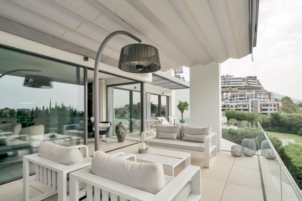 2 Bed Apartment for sale in La Quinta Costa Del Sol, Málaga, Spain