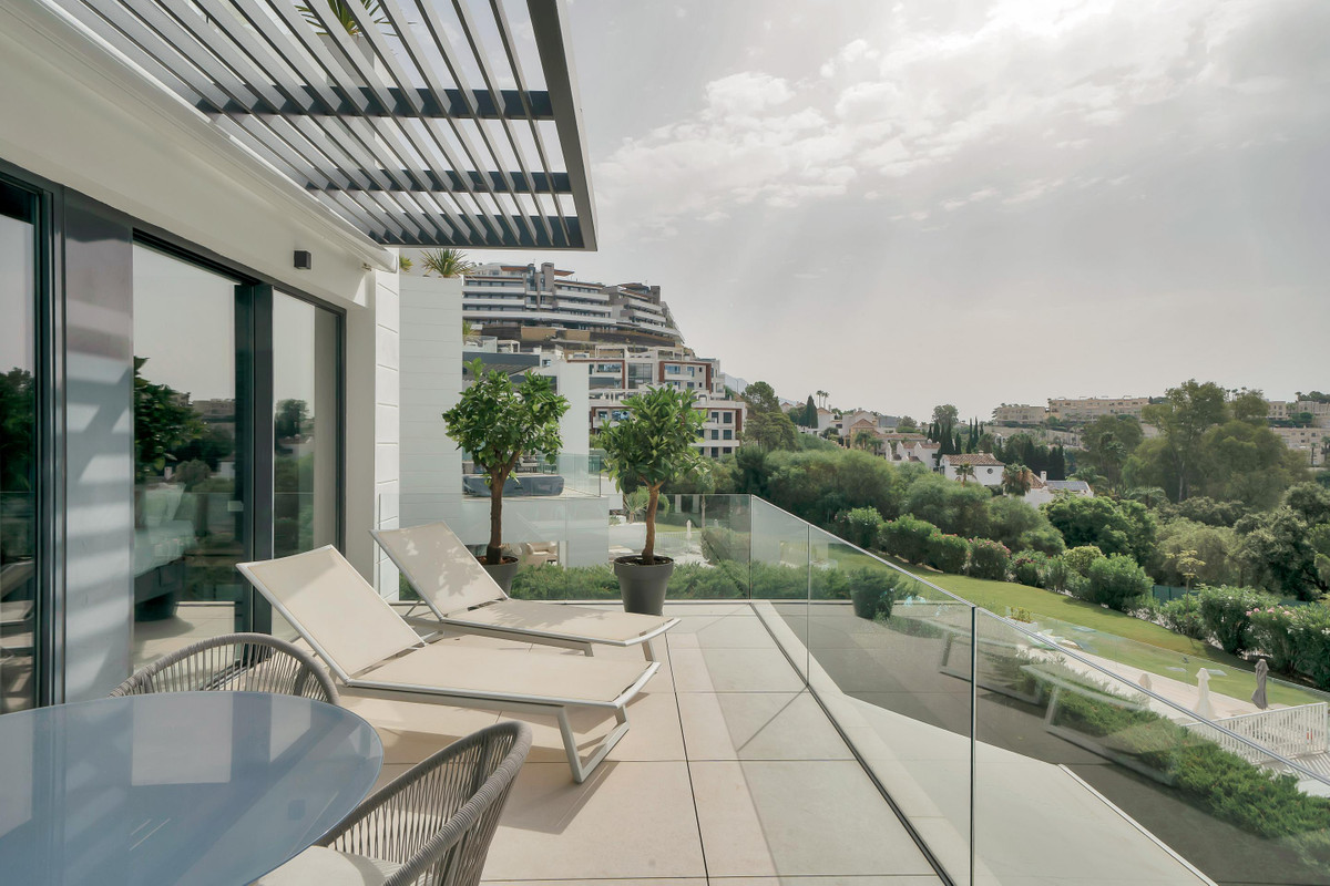 2 Bed Apartment for sale in La Quinta Costa Del Sol, Málaga, Spain