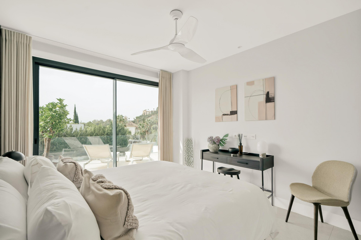 2 Bed Apartment for sale in La Quinta Costa Del Sol, Málaga, Spain