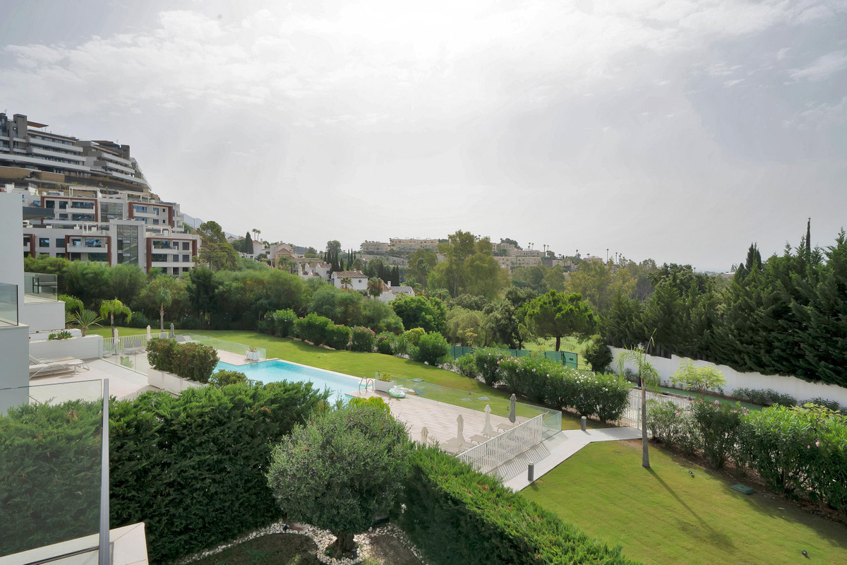 2 Bed Apartment for sale in La Quinta Costa Del Sol, Málaga, Spain