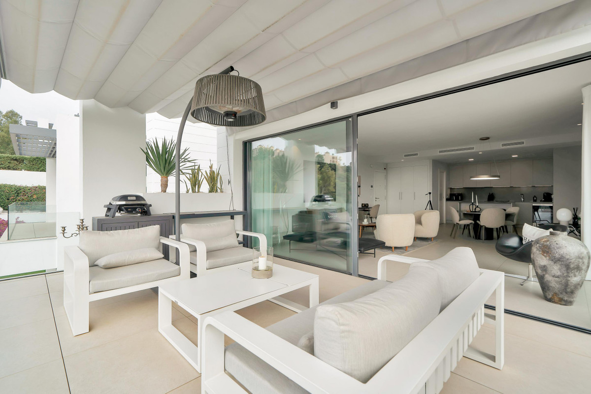 2 Bed Apartment for sale in La Quinta Costa Del Sol, Málaga, Spain