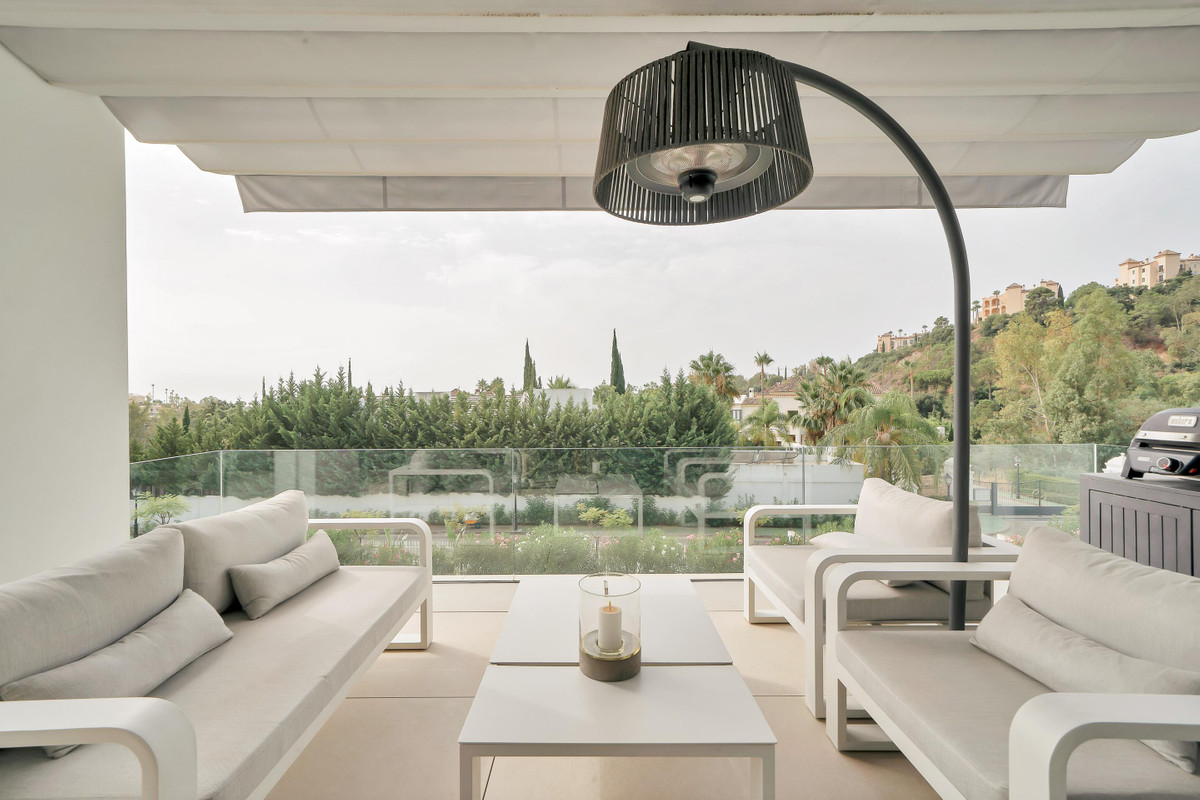 2 Bed Apartment for sale in La Quinta Costa Del Sol, Málaga, Spain