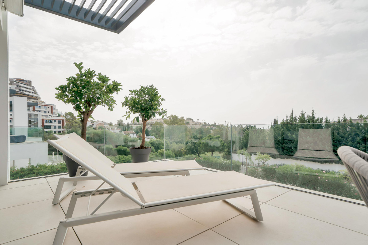 2 Bed Apartment for sale in La Quinta Costa Del Sol, Málaga, Spain